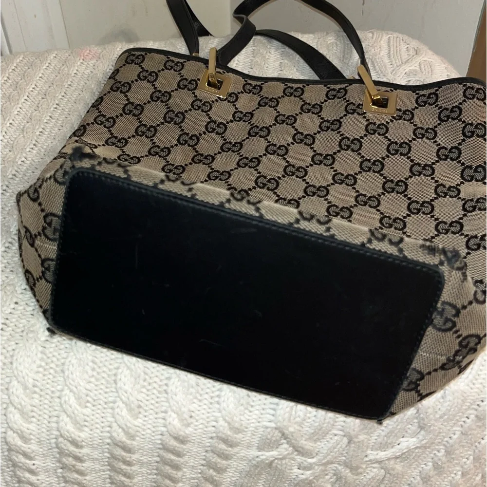 Gucci Monogram Vintage Bucket Bag - Picture 9 of 15